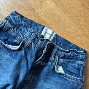 Reformation Val 90s Mid Rise Straight Jean in Pelican